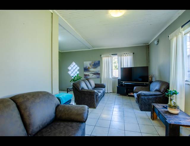 3 BEDROOM FREEHOLD RENTED IN IMPALA PARK